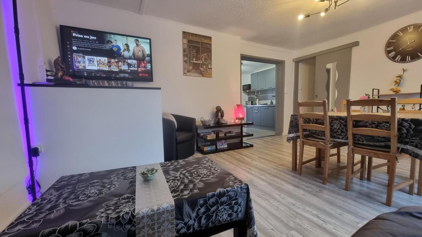 Appartement Rethel - Netflix - Marc & Cecile Exterior foto